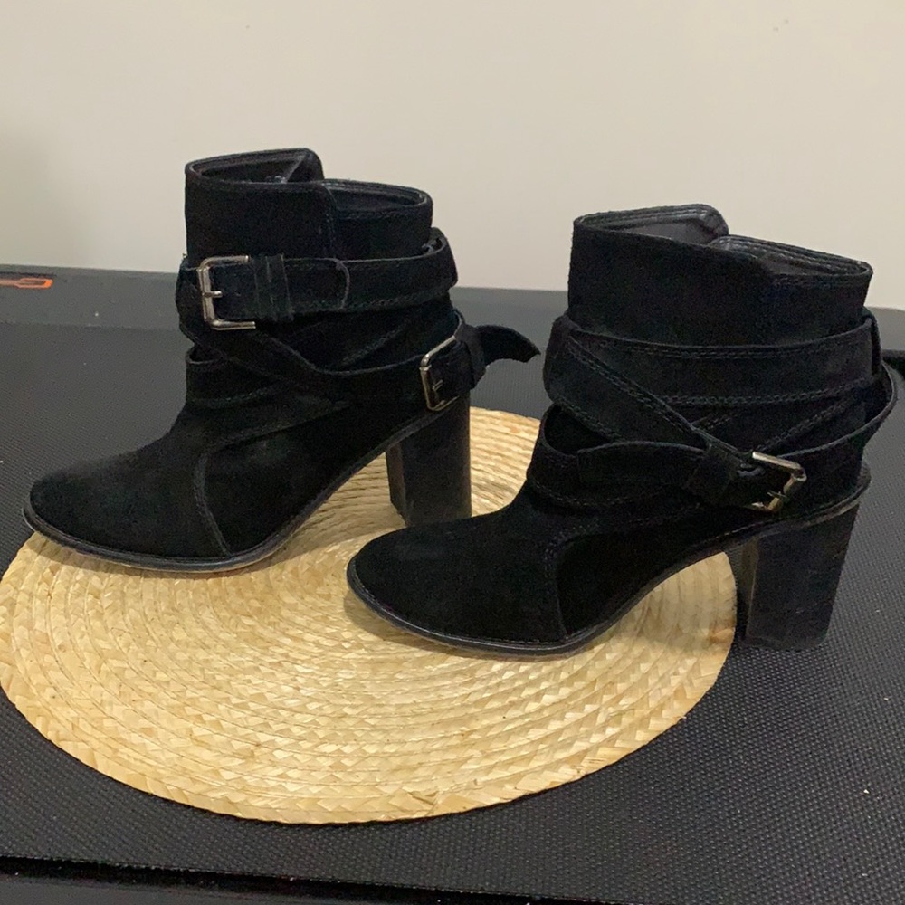 Zara Made In Spain Minimalist  Chic Comfy Textured Ankle Buckle Wrap Ankle Boot